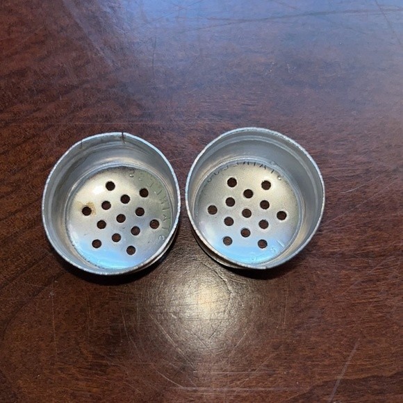 Gemco Salt and Pepper Shakers 251-G with Stainless Steel Lids 18-8 - Picture 4 of 6